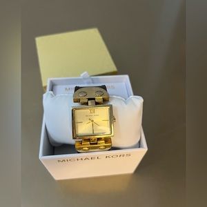 Michael Kors Leather and Stainless Steel Watch Golden and Brown Color